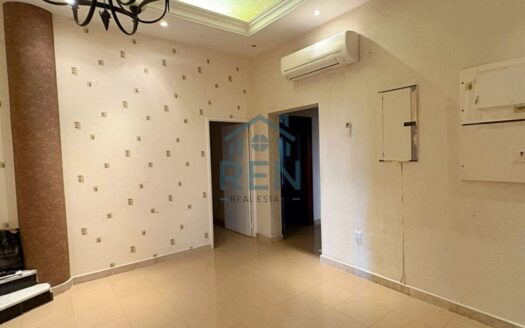 Prime Commercial Villa | Well-Kept | Great Area for Rent